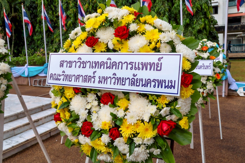 มหาวิทยาลัยนครพนม ร่วมพิธีวางพวงมาลาเนื่องในวันมหิดล ประจำปี 2568